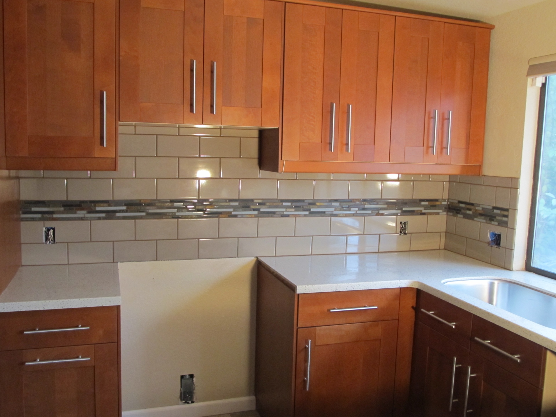 kitchen-fantastic-white-porcelain-wall-tiles-with-chic-granite-kitchen-table-and-stylish-wood-countertop-kitchen-floor-tiles-types